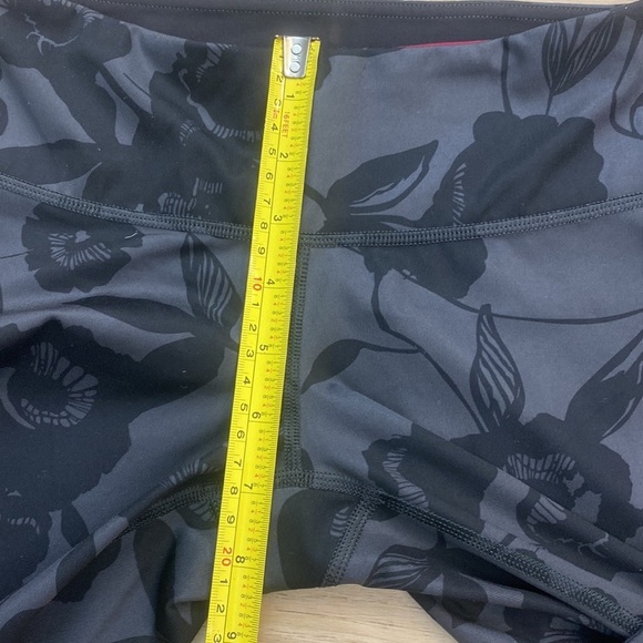 Lululemon | Brisk Bloom | Cropped Leggings - Picture 11 of 12